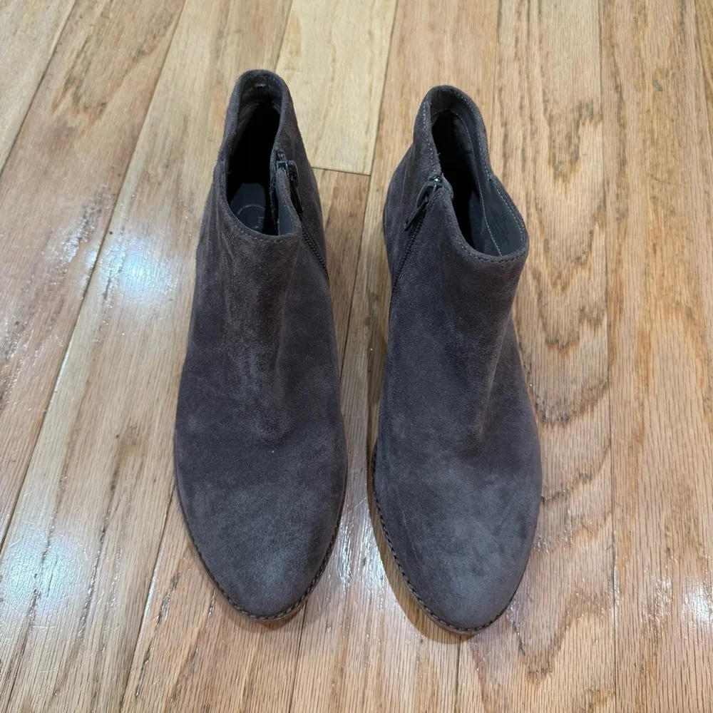 Gianni Bini ankle booties